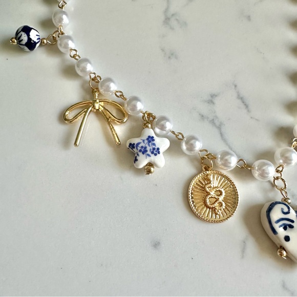 Bespoke Vintage Style Blue White Bead Necklace Gold Bow Faux Pearl Palace NEW - Picture 4 of 10